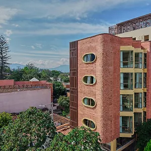 Moabi Medellín